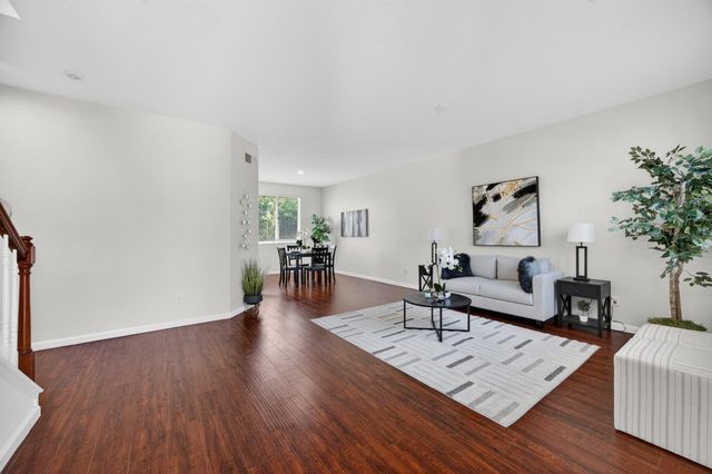 5908 Mclean Dr, Elk Grove, CA 95757