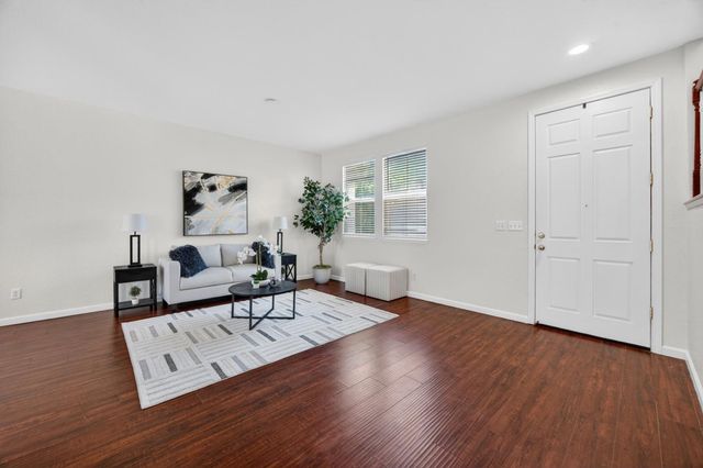 5908 Mclean Dr, Elk Grove, CA 95757
