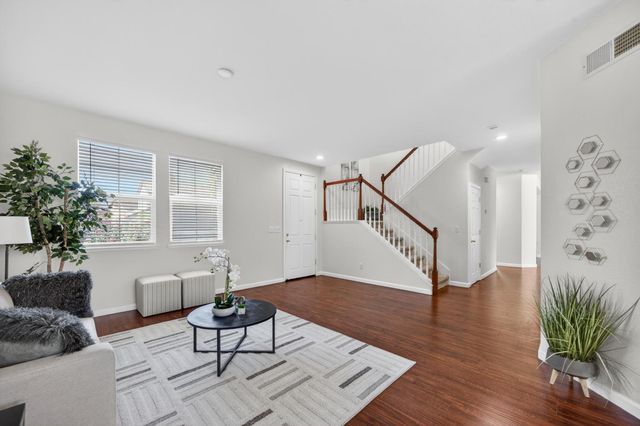 5908 Mclean Dr, Elk Grove, CA 95757