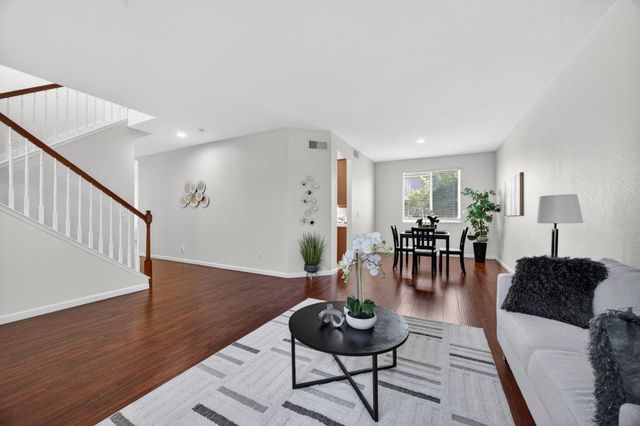 5908 Mclean Dr, Elk Grove, CA 95757