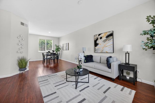 5908 Mclean Dr, Elk Grove, CA 95757