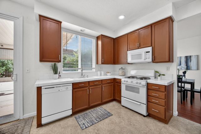 5908 Mclean Dr, Elk Grove, CA 95757