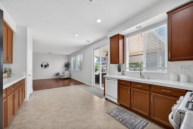 5908 Mclean Dr, Elk Grove, CA 95757