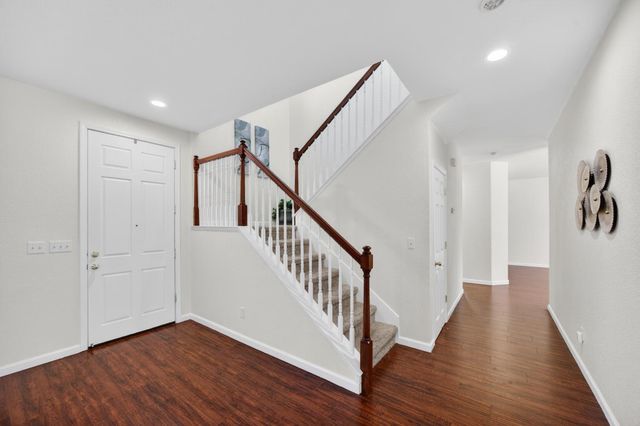 5908 Mclean Dr, Elk Grove, CA 95757