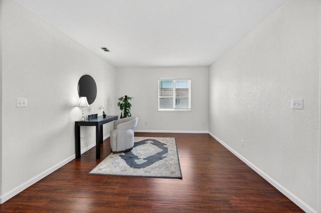 5908 Mclean Dr, Elk Grove, CA 95757
