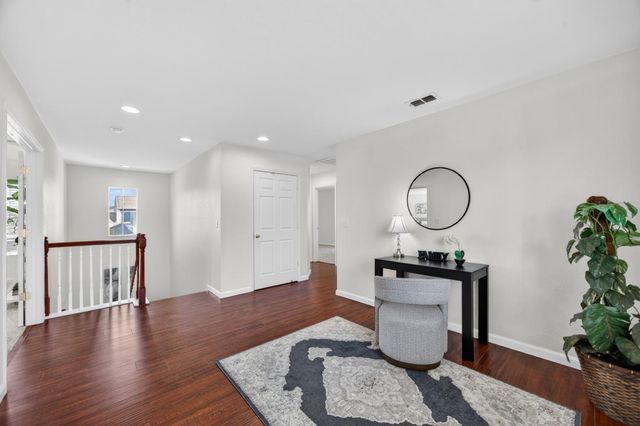 5908 Mclean Dr, Elk Grove, CA 95757