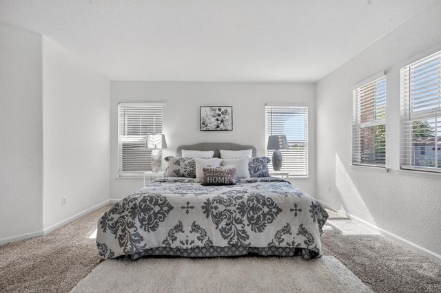 5908 Mclean Dr, Elk Grove, CA 95757