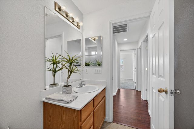 5908 Mclean Dr, Elk Grove, CA 95757