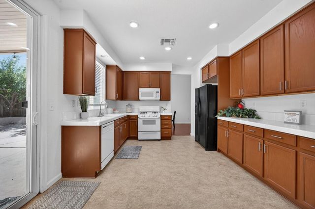 5908 Mclean Dr, Elk Grove, CA 95757