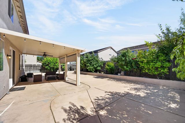 5908 Mclean Dr, Elk Grove, CA 95757