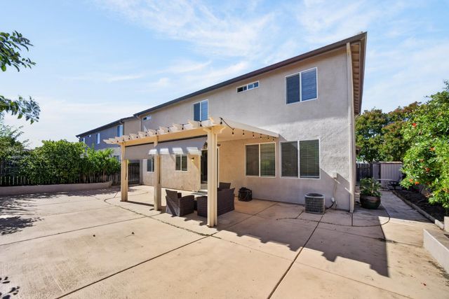 5908 Mclean Dr, Elk Grove, CA 95757