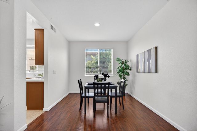 5908 Mclean Dr, Elk Grove, CA 95757
