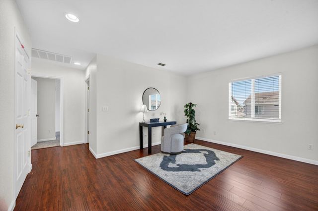 5908 Mclean Dr, Elk Grove, CA 95757