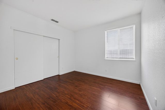 5908 Mclean Dr, Elk Grove, CA 95757