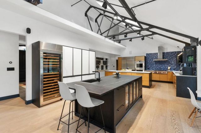 13321 La Paloma Road, Los Altos Hills, CA 94022