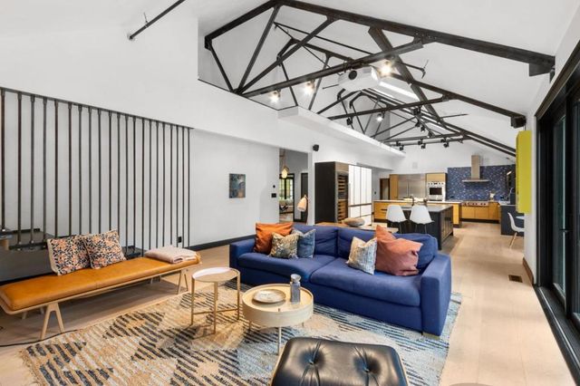 13321 La Paloma Road, Los Altos Hills, CA 94022