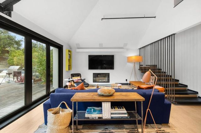 13321 La Paloma Road, Los Altos Hills, CA 94022