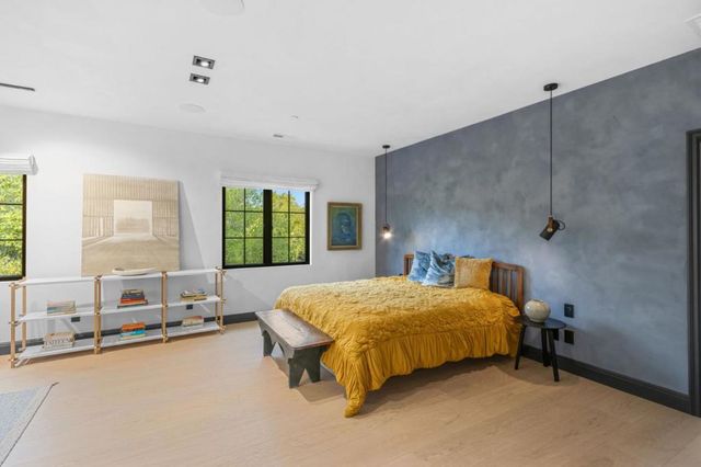 13321 La Paloma Road, Los Altos Hills, CA 94022