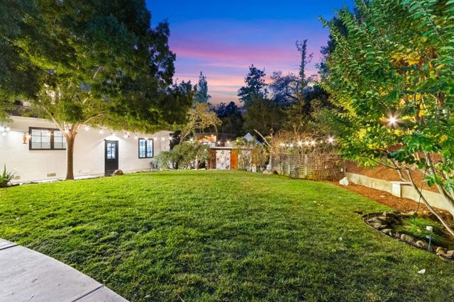 13321 La Paloma Road, Los Altos Hills, CA 94022