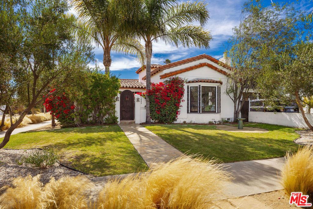 Image 1 of property listing at 1663 S Genesee Avenue, Los Angeles, CA 90019