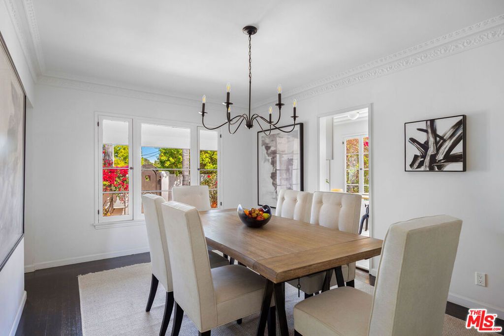 Image 10 of property listing at 1663 S Genesee Avenue, Los Angeles, CA 90019