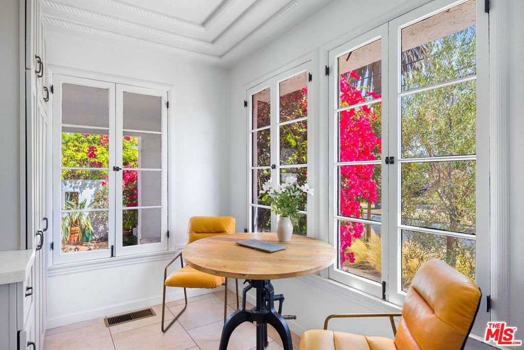 Image 11 of property listing at 1663 S Genesee Avenue, Los Angeles, CA 90019