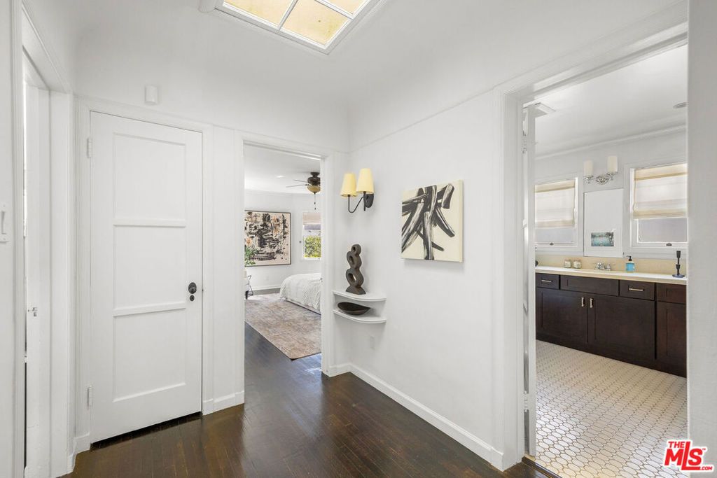 Image 15 of property listing at 1663 S Genesee Avenue, Los Angeles, CA 90019