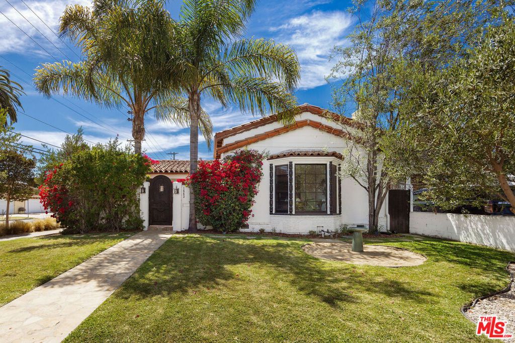 Image 2 of property listing at 1663 S Genesee Avenue, Los Angeles, CA 90019