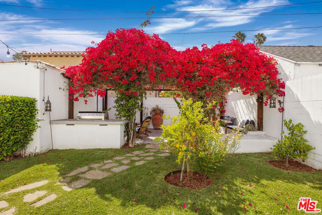 Image 21 of property listing at 1663 S Genesee Avenue, Los Angeles, CA 90019