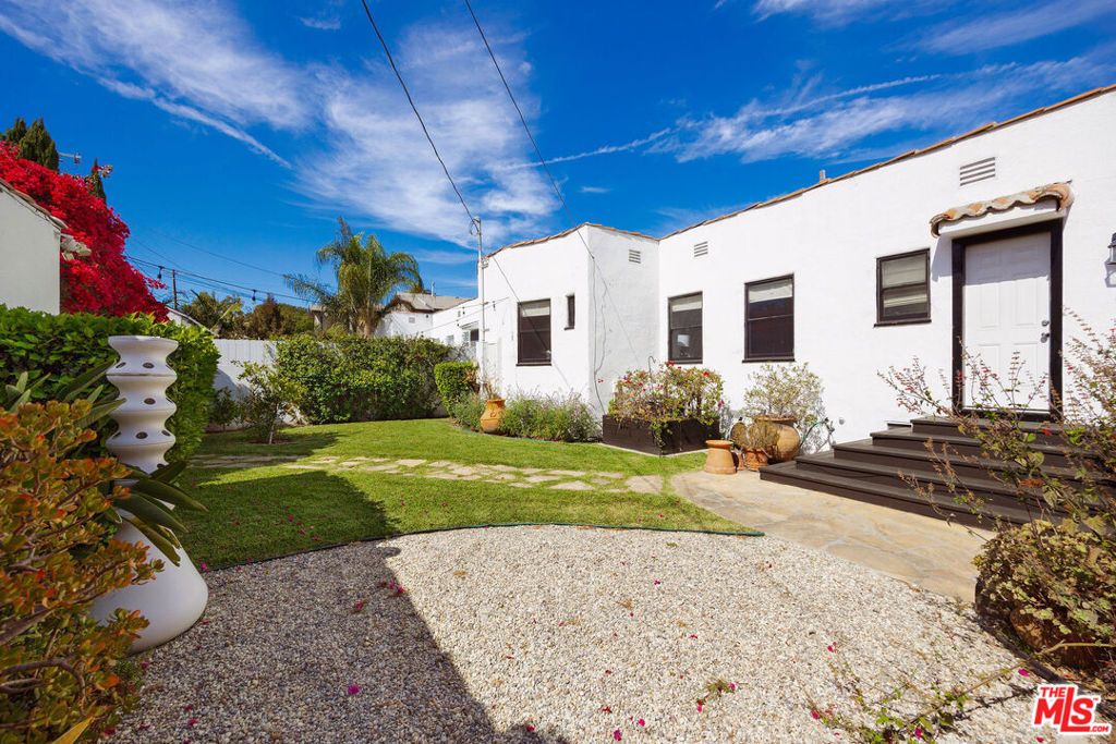 Image 22 of property listing at 1663 S Genesee Avenue, Los Angeles, CA 90019