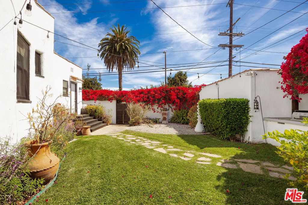 Image 23 of property listing at 1663 S Genesee Avenue, Los Angeles, CA 90019