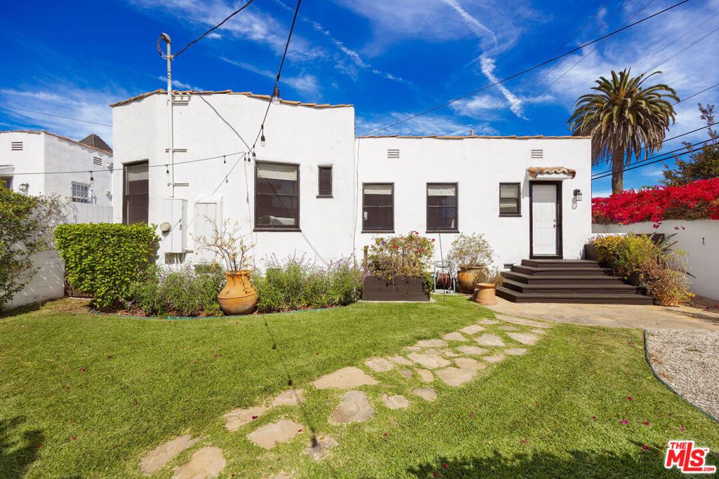 Image 24 of property listing at 1663 S Genesee Avenue, Los Angeles, CA 90019