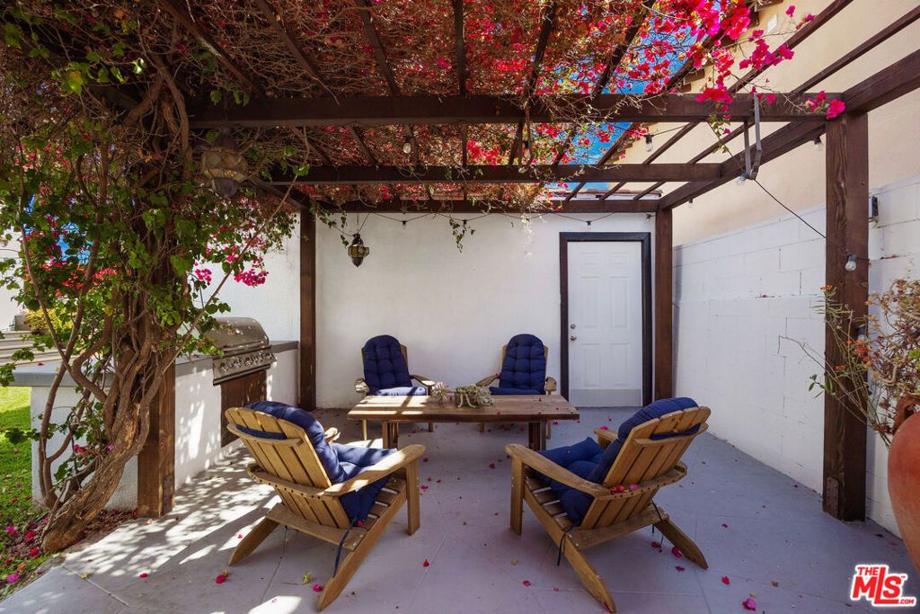 Image 26 of property listing at 1663 S Genesee Avenue, Los Angeles, CA 90019