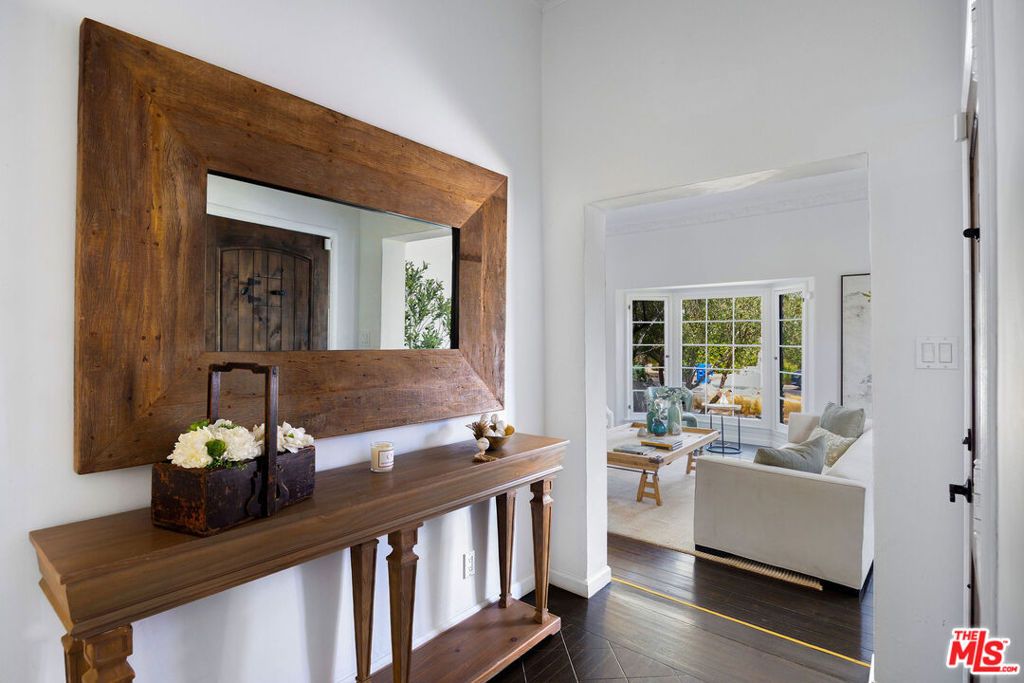 Image 6 of property listing at 1663 S Genesee Avenue, Los Angeles, CA 90019