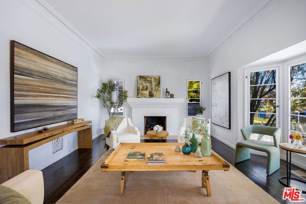 Image 7 of property listing at 1663 S Genesee Avenue, Los Angeles, CA 90019