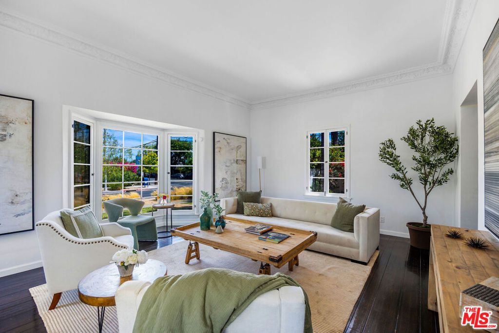 Image 8 of property listing at 1663 S Genesee Avenue, Los Angeles, CA 90019