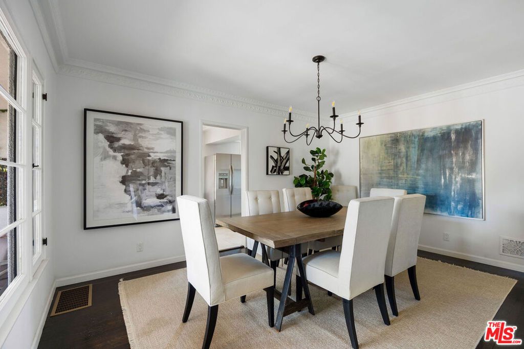 Image 9 of property listing at 1663 S Genesee Avenue, Los Angeles, CA 90019