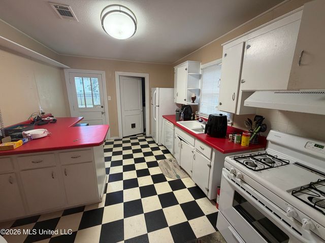 1656 Hollywood Boulevard, Biloxi, MS 39531