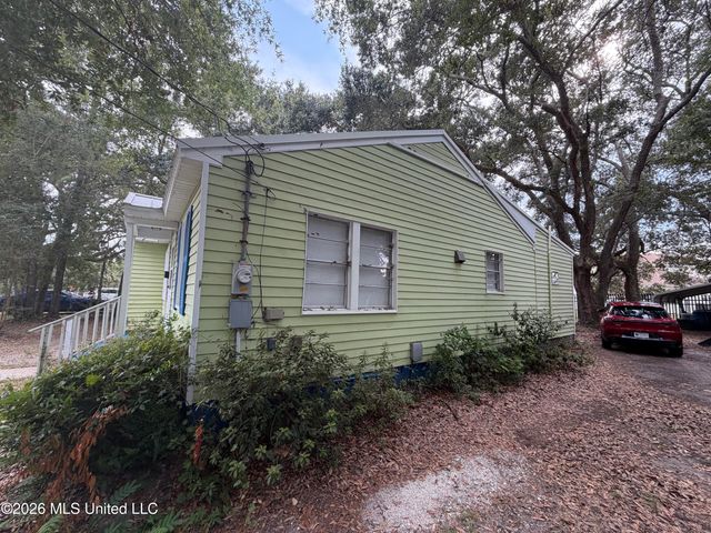 1656 Hollywood Boulevard, Biloxi, MS 39531