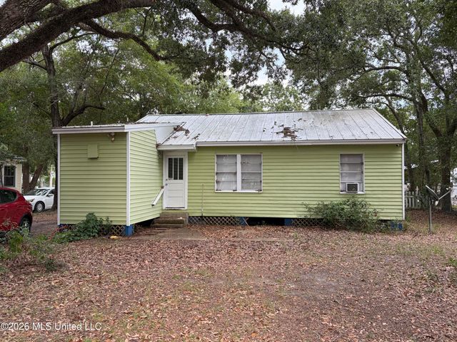 1656 Hollywood Boulevard, Biloxi, MS 39531