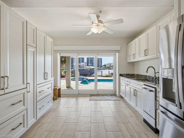 390 Oak AVE, Naples, FL 34108