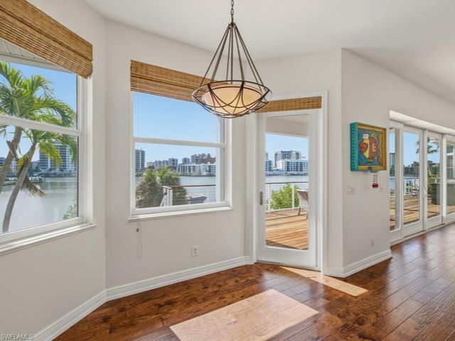 390 Oak AVE, Naples, FL 34108