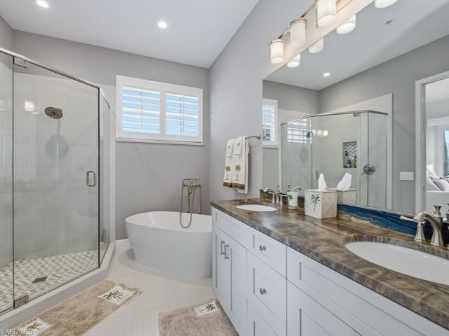 390 Oak AVE, Naples, FL 34108