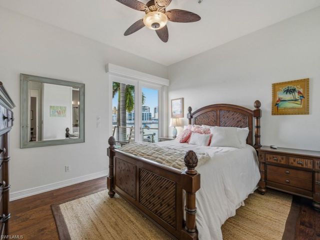 390 Oak AVE, Naples, FL 34108