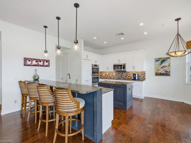 390 Oak AVE, Naples, FL 34108