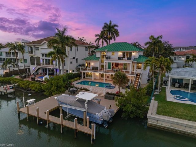 390 Oak AVE, Naples, FL 34108