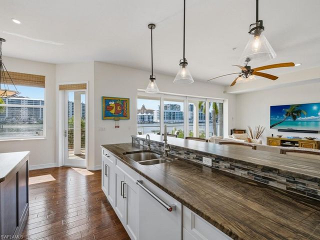 390 Oak AVE, Naples, FL 34108