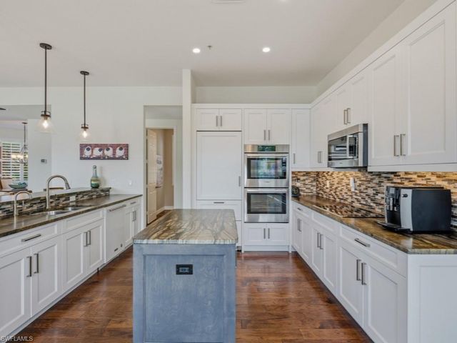 390 Oak AVE, Naples, FL 34108