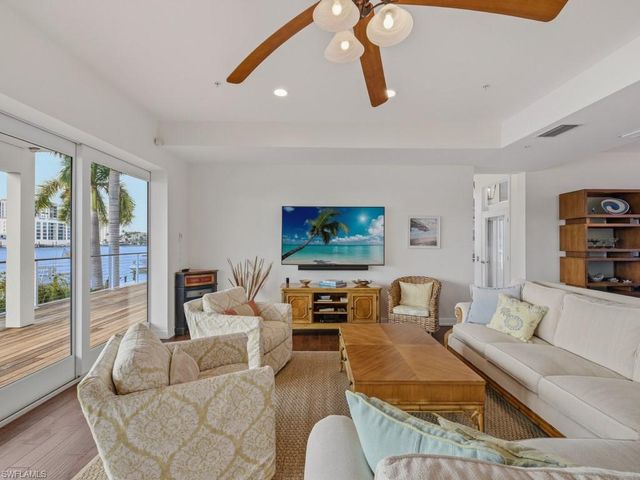 390 Oak AVE, Naples, FL 34108