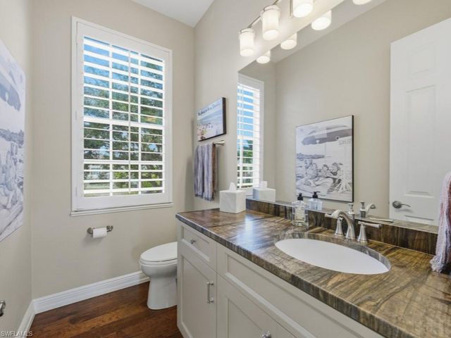 390 Oak AVE, Naples, FL 34108